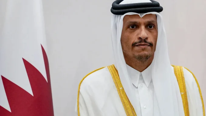 Primer ministro de Qatar durante su visita a Irán para abordar las tensiones en el estrecho de Ormuz