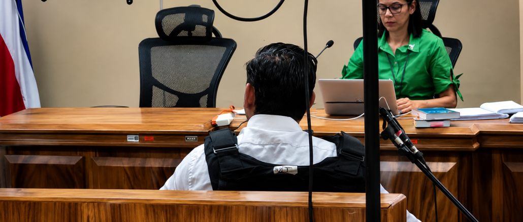Seguridad de Ariel Robles durante una audiencia judicial