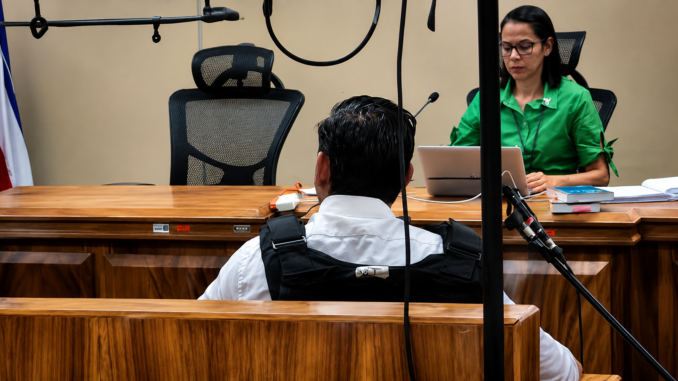 Seguridad de Ariel Robles durante una audiencia judicial