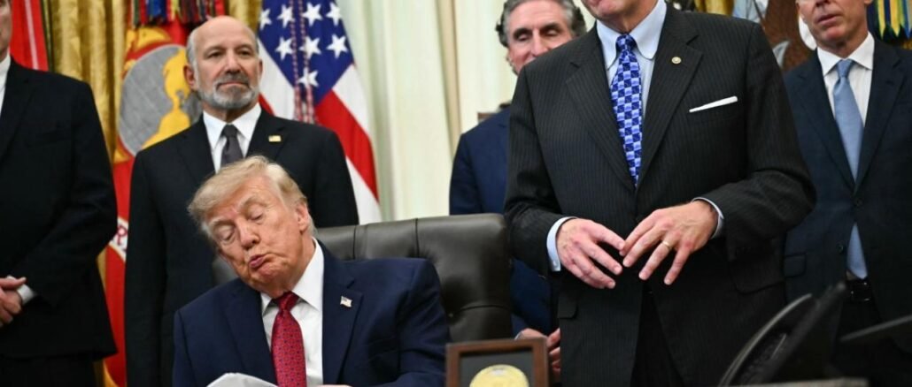 Donald Trump durante el anuncio de inversiones surcoreanas en Estados Unidos