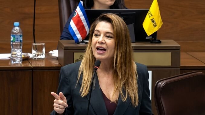 Claudia Dobles durante declaraciones sobre denuncia de Martha Esquivel