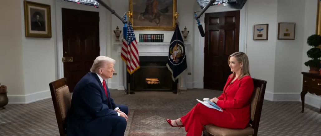El presidente Donald Trump participa en una entrevista con Katie Pavlich de NewsNation.