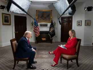 El presidente Donald Trump participa en una entrevista con Katie Pavlich de NewsNation.