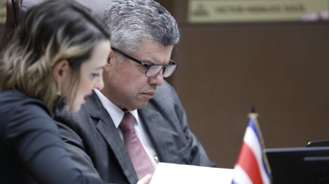 PLN y Frente Amplio cuestionan el proyecto de jornadas laborales 4x3 en la Asamblea Legislativa