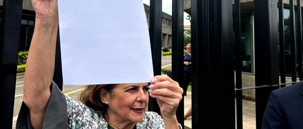 Pilar Cisneros, exdiputada de Costa Rica, tras el levantamiento de la alerta migratoria por parte de la Fiscalía