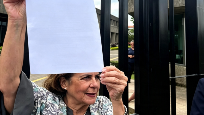 Pilar Cisneros, exdiputada de Costa Rica, tras el levantamiento de la alerta migratoria por parte de la Fiscalía