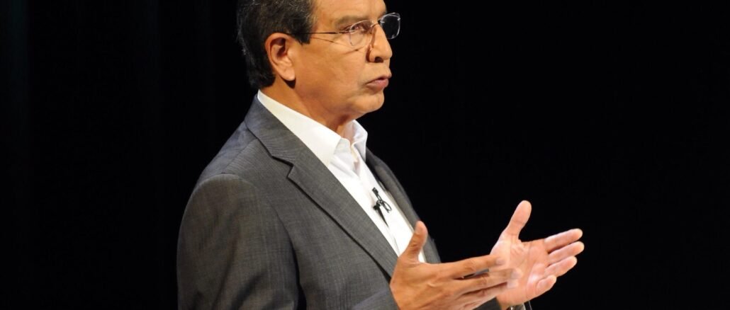 Rolando González anuncia su postulación a la presidencia del PLN