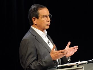 Rolando González anuncia su postulación a la presidencia del PLN