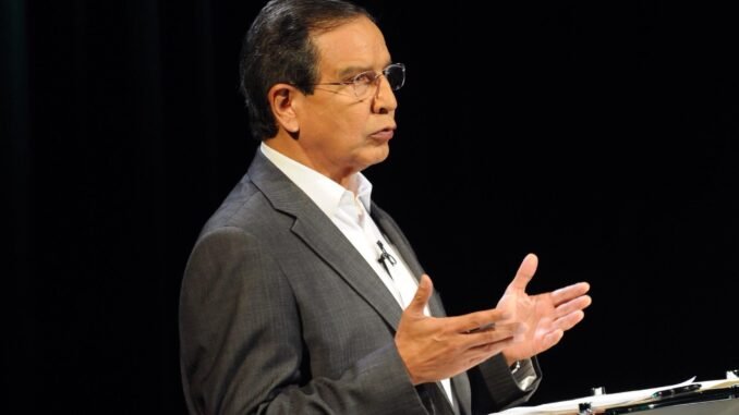 Rolando González anuncia su postulación a la presidencia del PLN