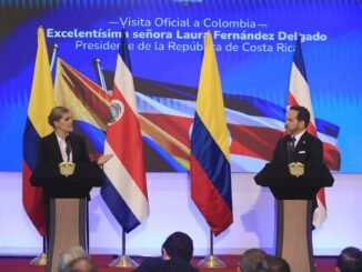 Presidentes de Colombia y Costa Rica durante un encuentro bilateral en Barranquilla