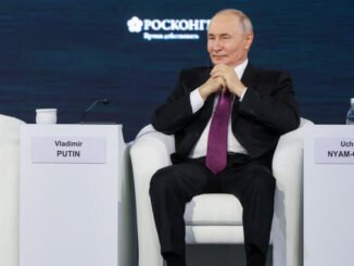 Vladimir Putin asiste a una sesión plenaria del Foro Económico Oriental en Vladivostok, Rusia, el 3 de septiembre de 2026