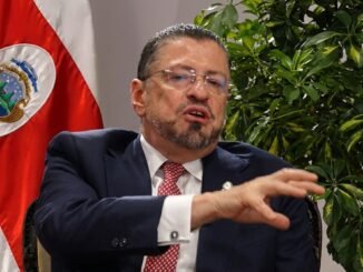 Captura de pantalla de la entrevista de Rodrigo Chaves sobre el PLN y Claudia Dobles