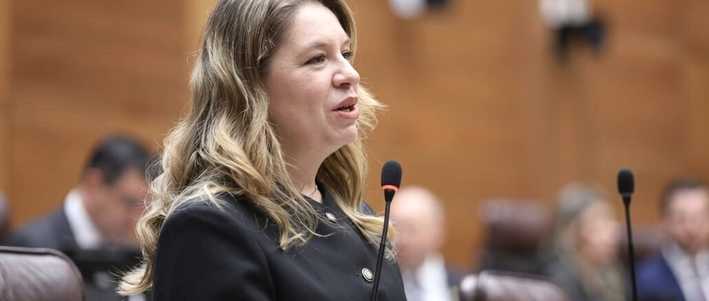Claudia Dobles registra 74,4% de opiniones negativas en encuesta nacional de OPol Consultores