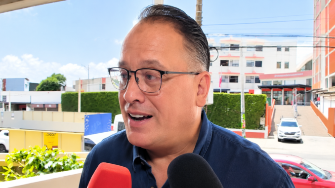 Don Stockwell llega a los Tribunales de Justicia tras quedar en libertad