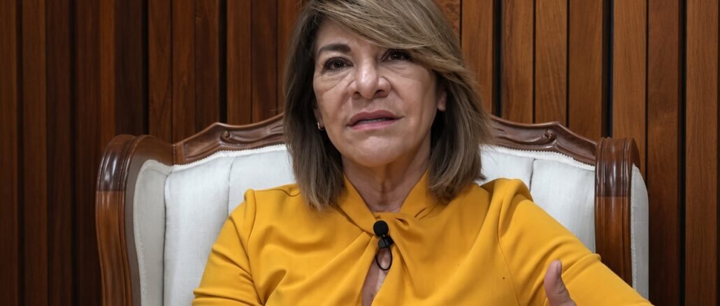 Patricia Solano durante el debate sobre su reelección