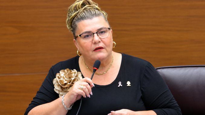 Kattia Calvo durante una intervención sobre denuncias de amenazas y adoctrinamiento político en la UCR