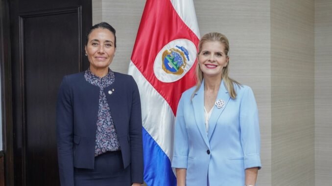 Laura Fernández juramenta a Ana Elena Pinto Lizano como nueva canciller
