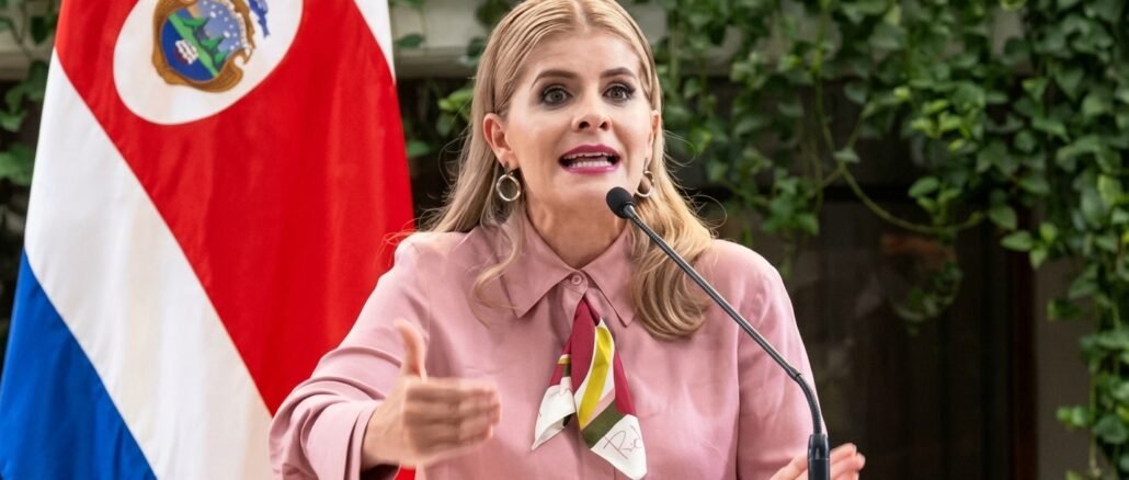 Laura Fernández durante declaraciones sobre la armonización eléctrica