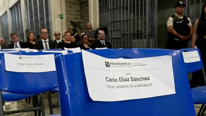 Laura Fernández durante transmisión de la Presidencia de la República
