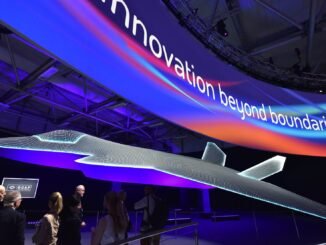 Maqueta del proyecto GCAP, el futuro avión de combate de sexta generación desarrollado por Italia, Japón y Reino Unido