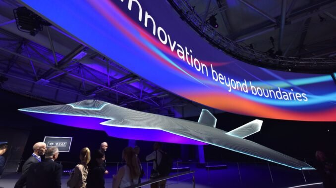 Maqueta del proyecto GCAP, el futuro avión de combate de sexta generación desarrollado por Italia, Japón y Reino Unido