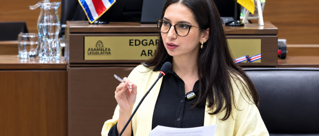Sigrid Segura cuestiona a Pueblo Soberano por fondos de campaña